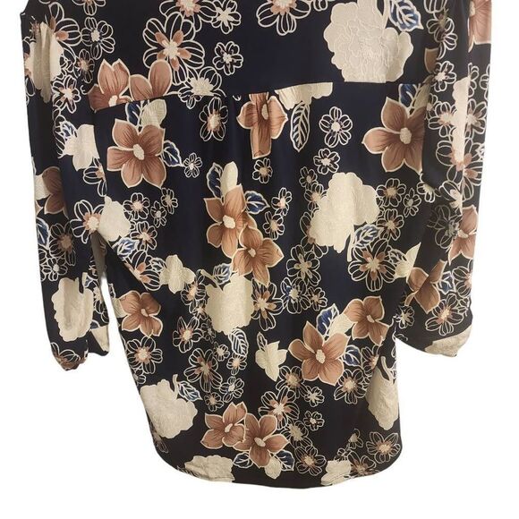 Vera Rose Navy Blue Pleated 3/4 Sleeve Floral Top Size Large NWOT - Picture 8 of 9